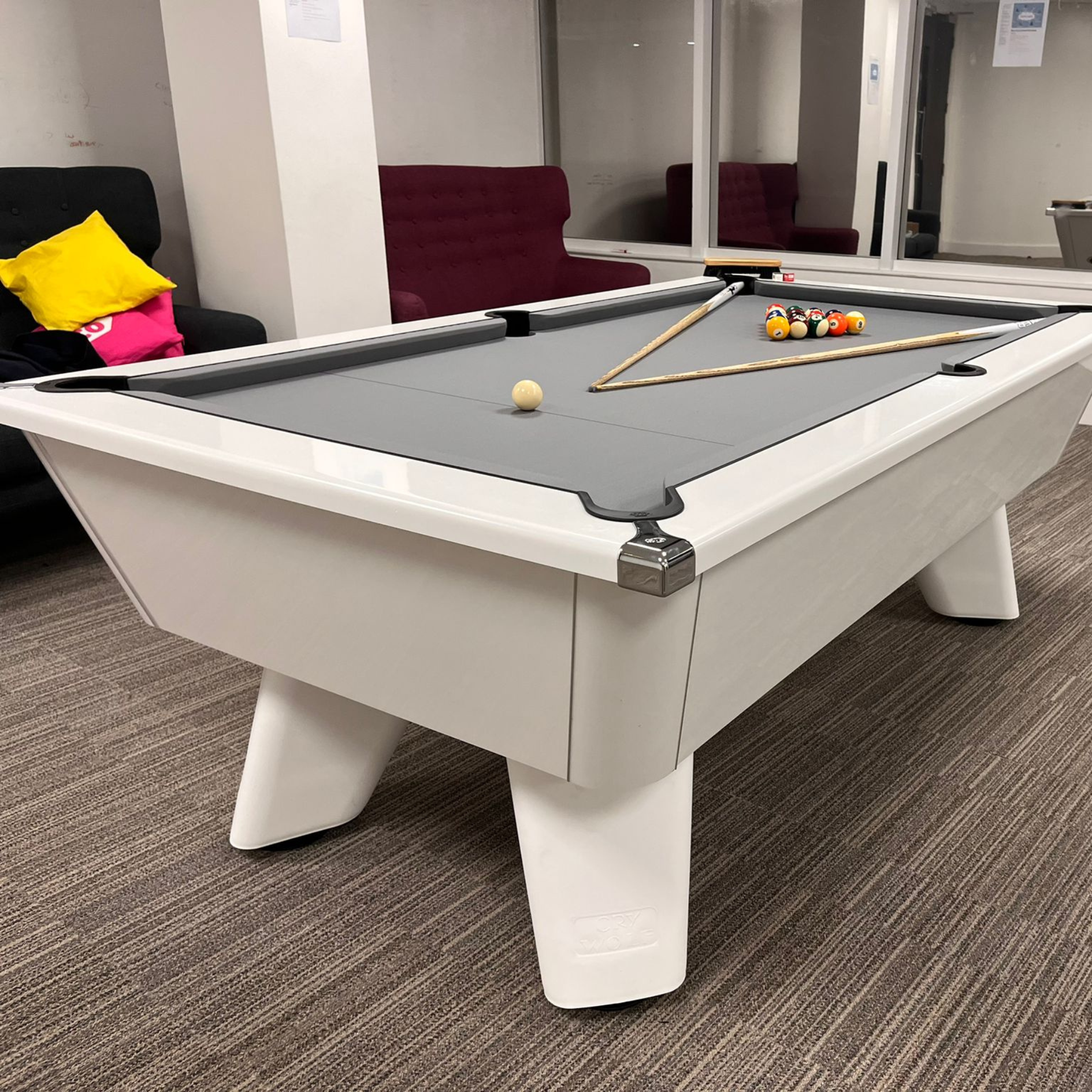 Cry Wolf English Pool Table
