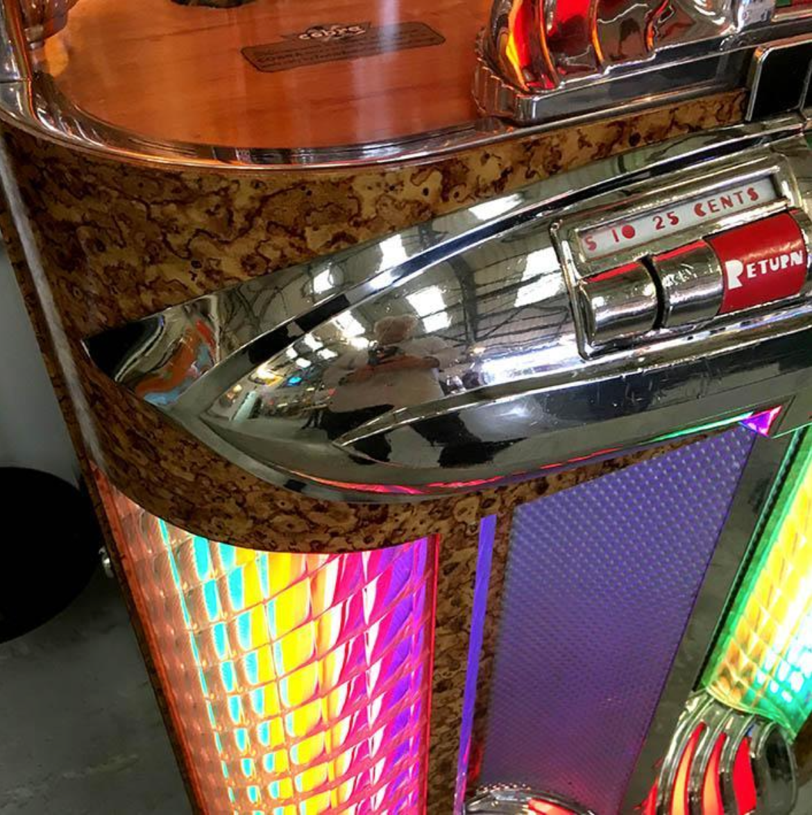 Original 1948 Wurlitzer 1100 Vinyl Jukebox