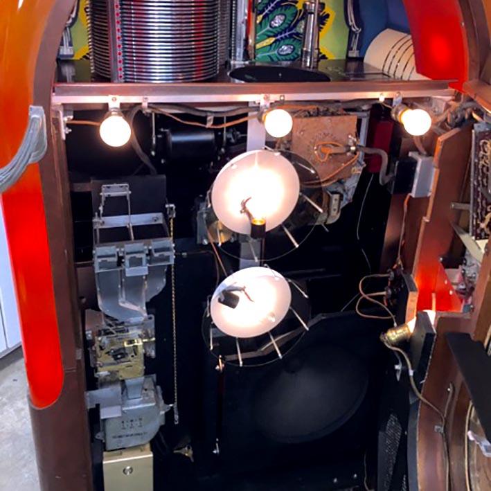 Original 1941 Wurlitzer 850 Peacock Vinyl Jukebox