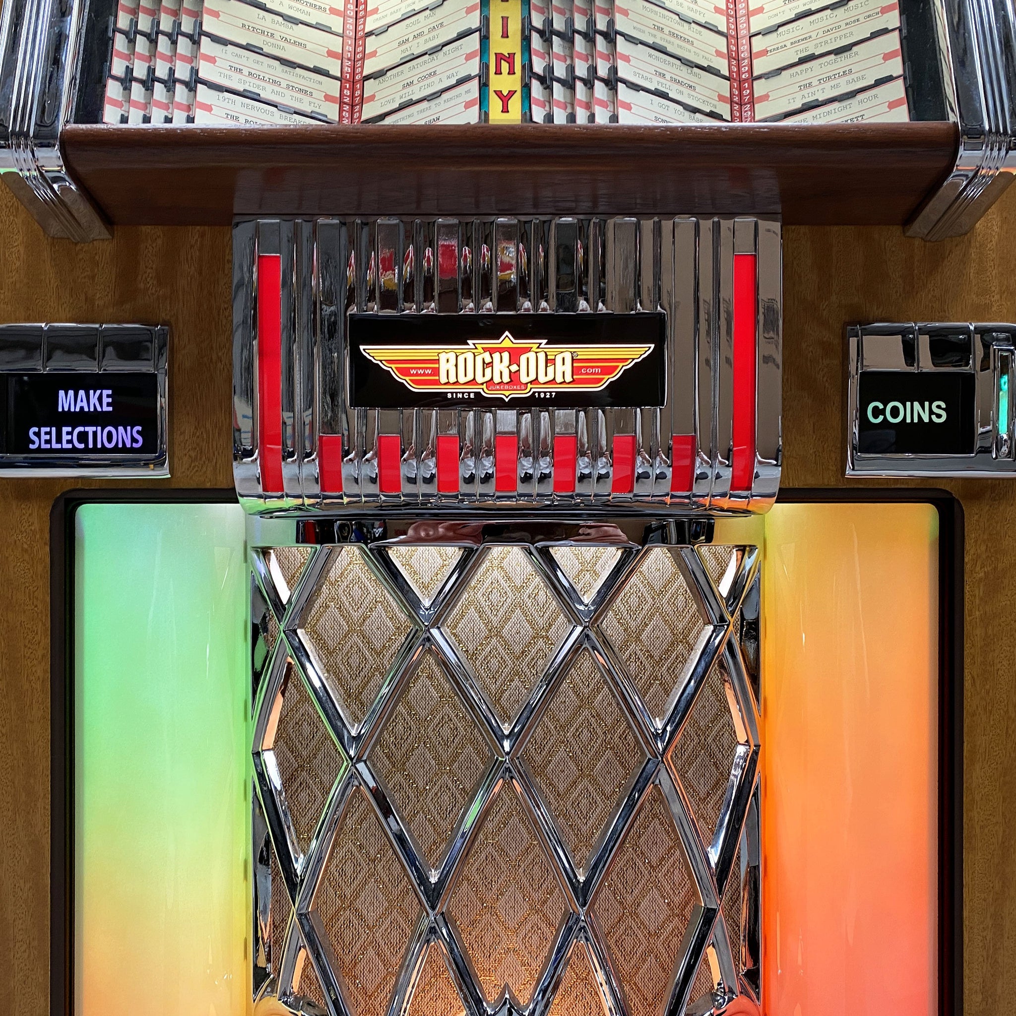 Rock-Ola Bubbler Vinyl 45 Jukebox in Walnut with Bluetooth