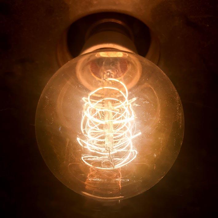 Globe filament bulb