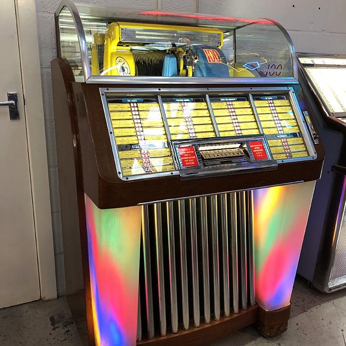 Original 1952 Seeburg M100C Vinyl Jukebox