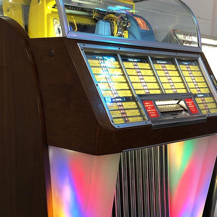 Original 1952 Seeburg M100C Vinyl Jukebox