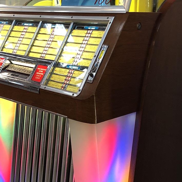 Original 1952 Seeburg M100C Vinyl Jukebox