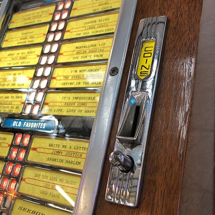 Original 1952 Seeburg M100C Vinyl Jukebox