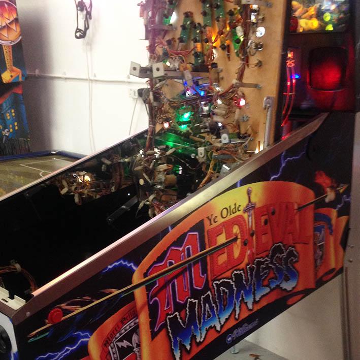 1997 Medieval Madness Pinball 'Coming Soon' by Williams