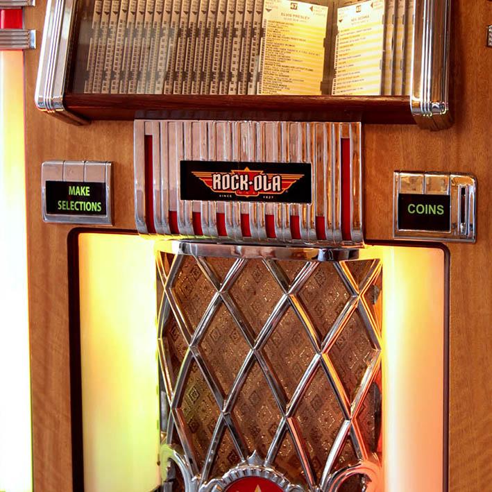 Rock-Ola Bubbler CD Jukebox in Walnut with Bluetooth