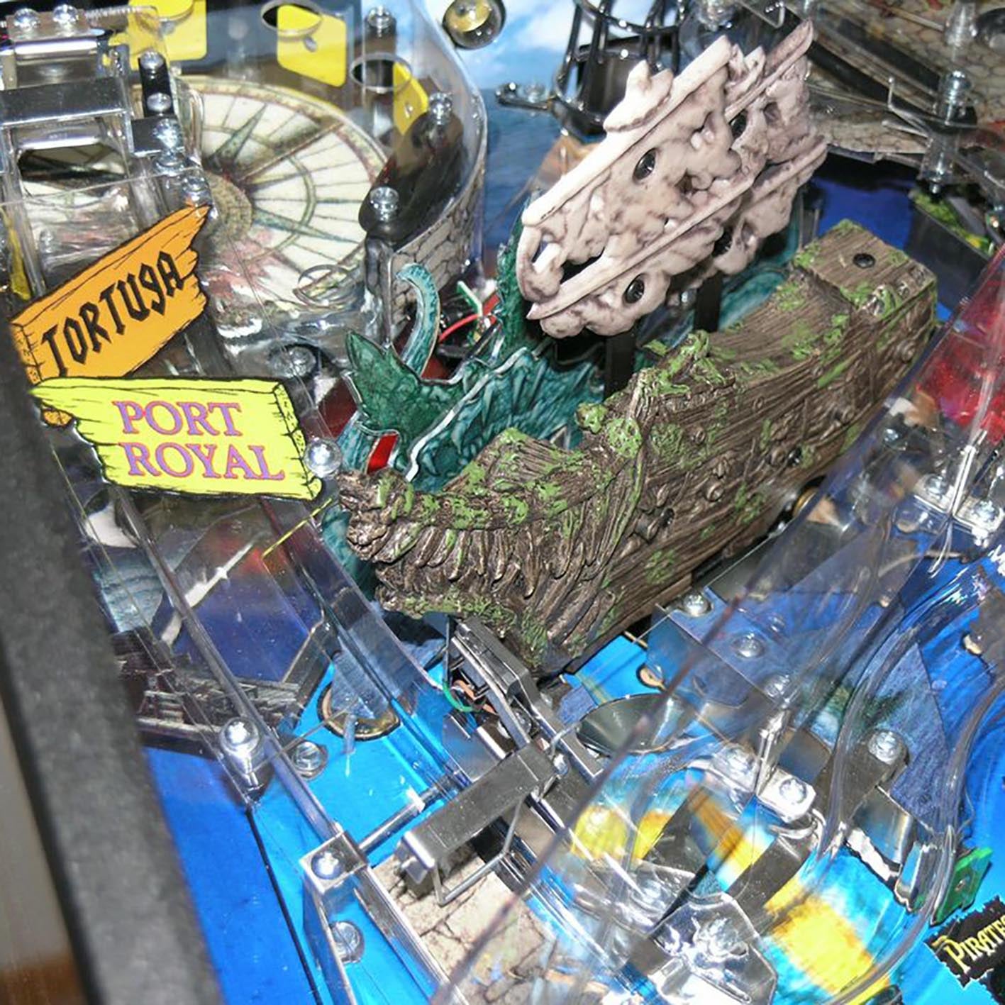 2006 Pirates of the Caribbean Pinball Machine by Stern