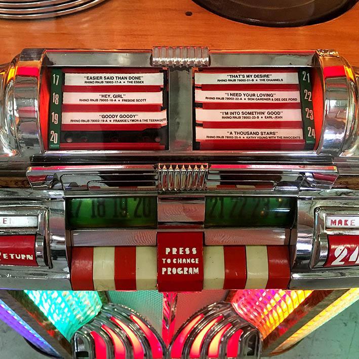 Original 1948 Wurlitzer 1100 Vinyl Jukebox