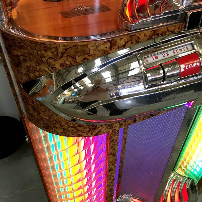 Original 1948 Wurlitzer 1100 Vinyl Jukebox