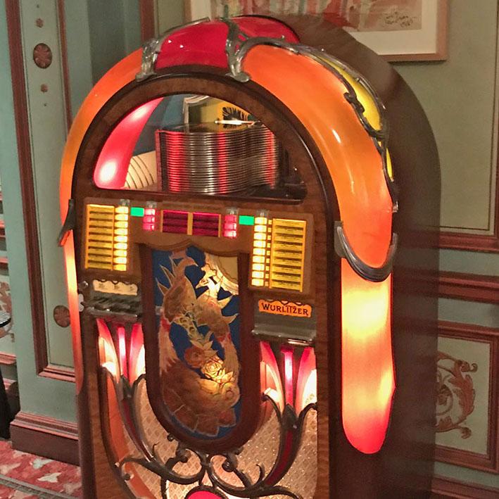 Original 1941 Wurlitzer 850 Peacock Vinyl Jukebox